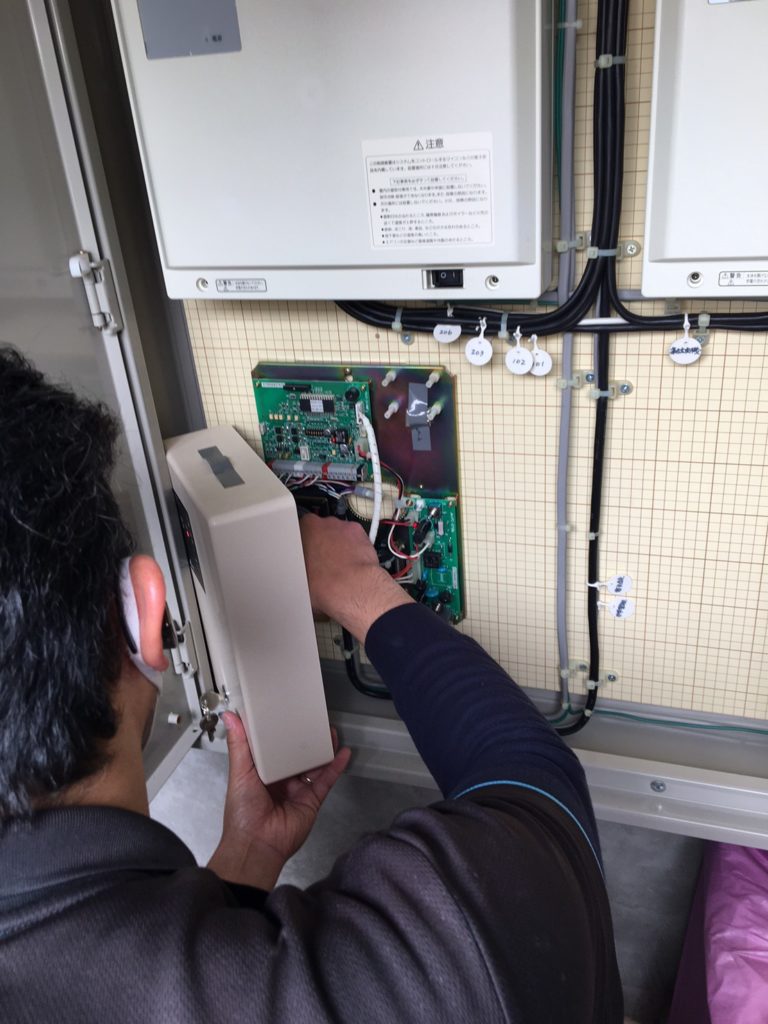 愛知県大府市マンションエントランスのフロントドア電気錠工事店【ホンダトーヨー住器株式会社】【窓香房】