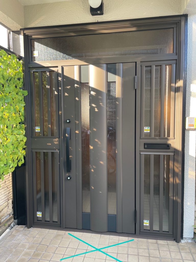 愛知県大府市LIXIL戸建住宅玄関ドアリシェント両袖タイプ工事店【窓香房】