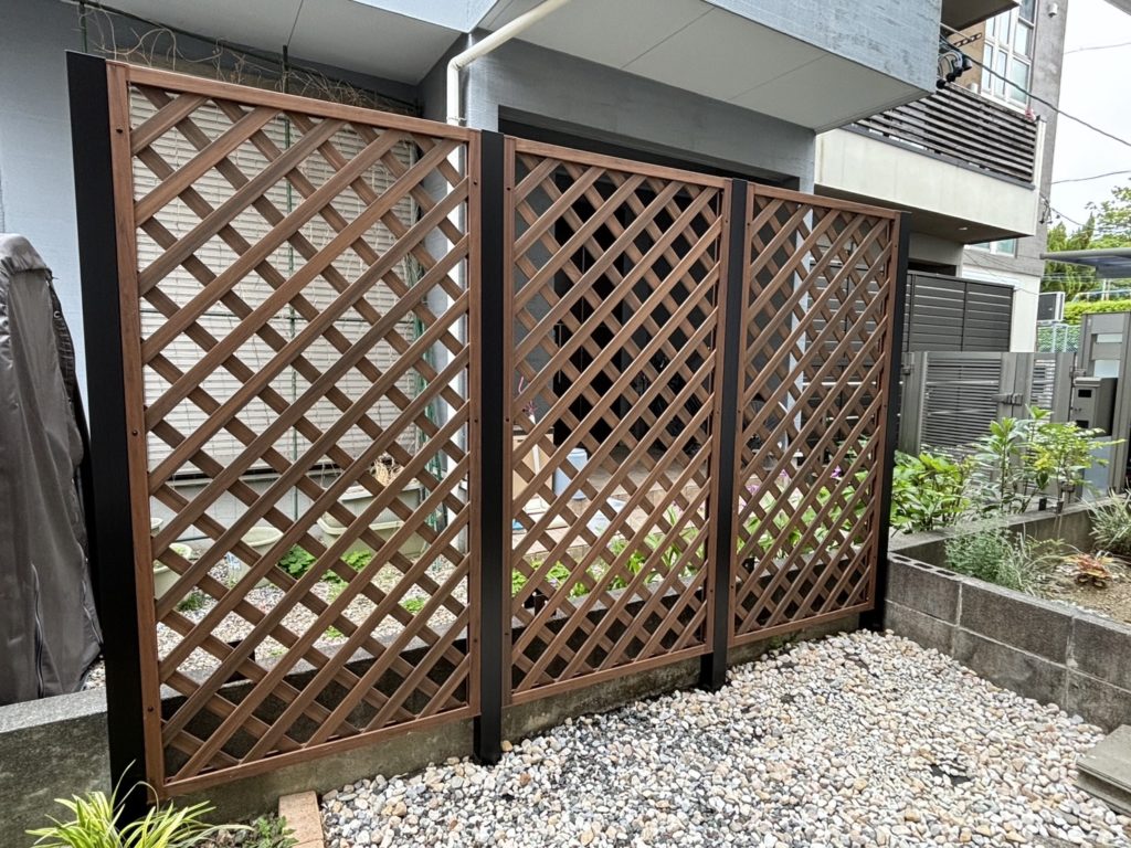 名古屋市名東区戸建住宅フェンス（木製ラチス）エクステリア工事店【窓香房】