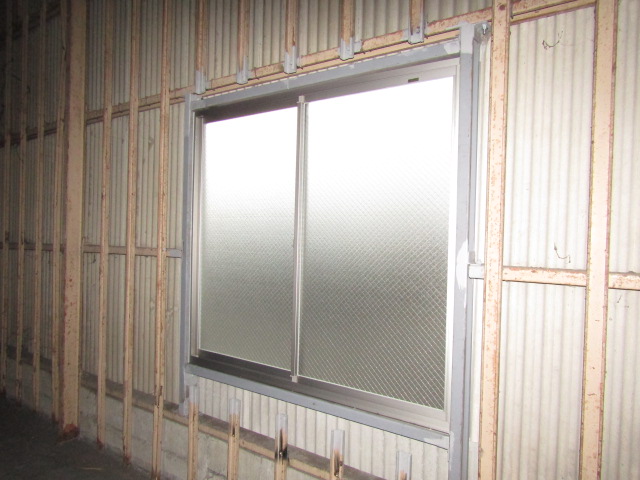 三重県三重郡川越町　サッシ取り付け工事