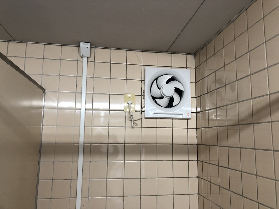 名古屋市港区　壁付換気扇取替工事