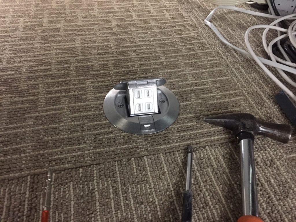 愛知県名古屋市　フロアコンセントの電気工事