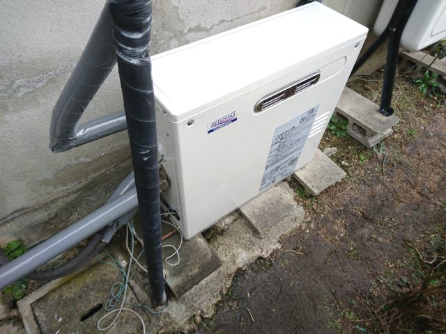 愛知県額田郡　石油給湯器交換工事
