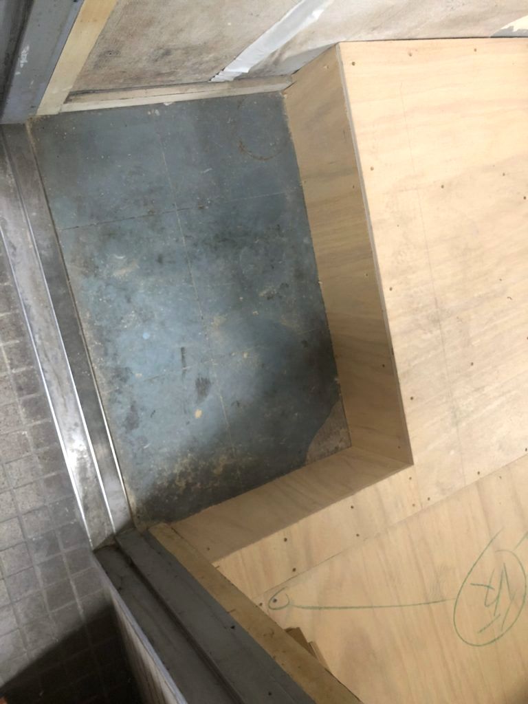 神奈川県横浜市中区　ホテルの置床工事