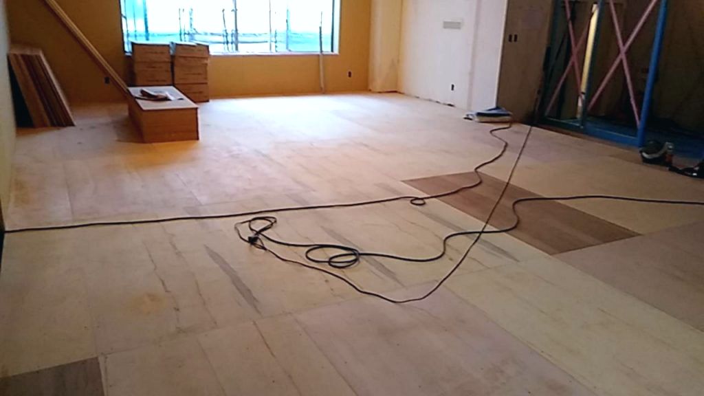 東京都杉並区　岩盤浴複合施設の置床工事