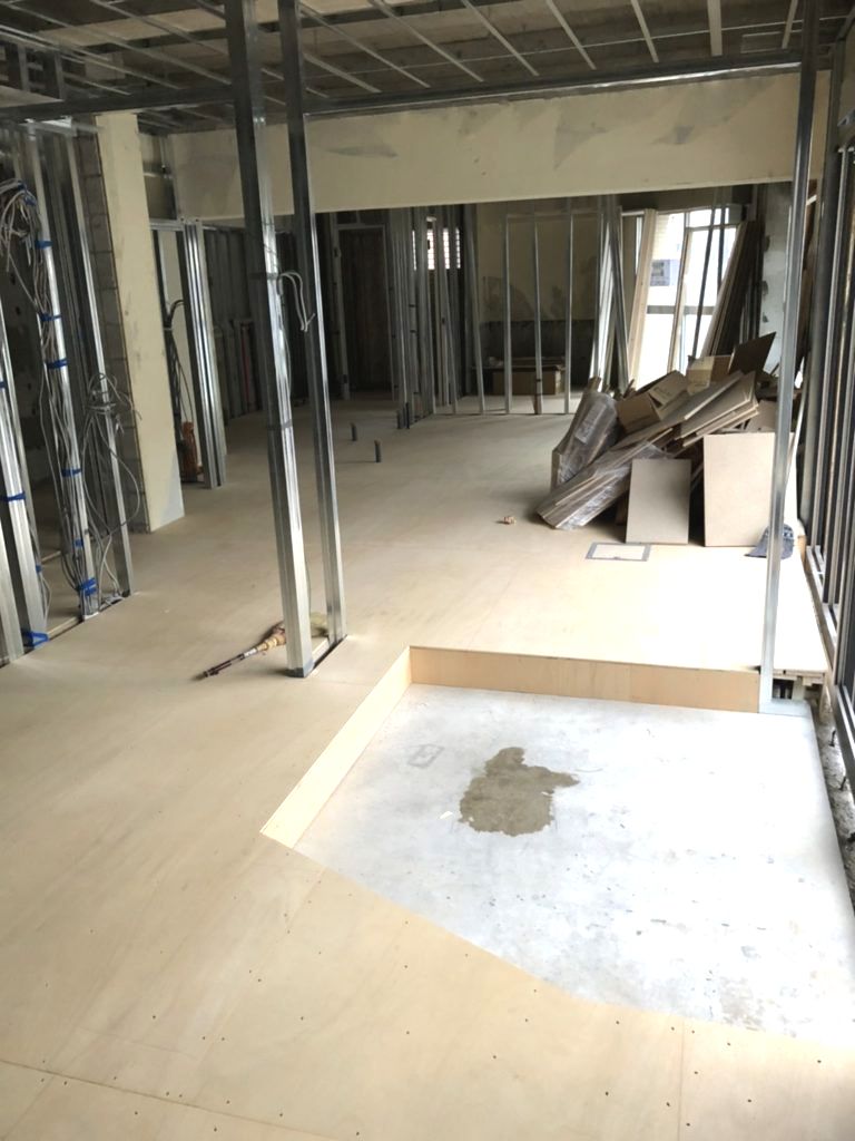 東京都江東区　置床工事