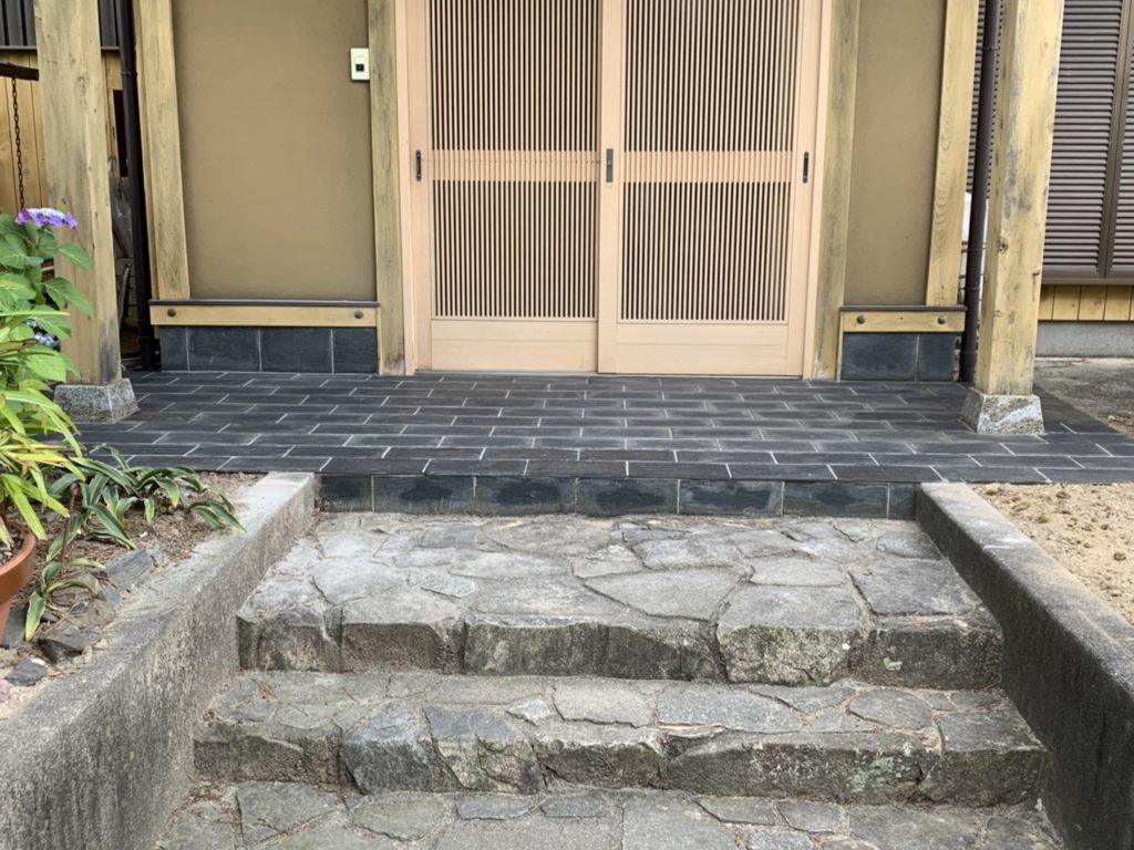 愛知県大府市　玄関ポーチタイルのエクステリア工事