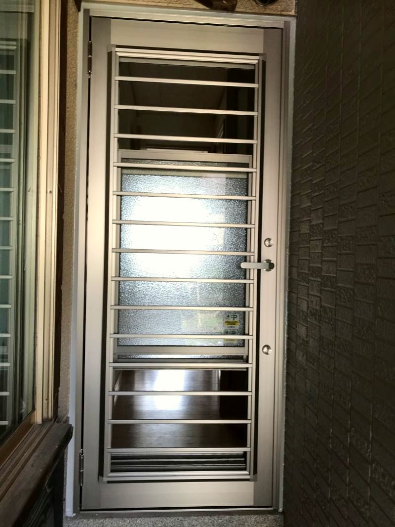 愛知県大府市　勝手口ドア交換工事　