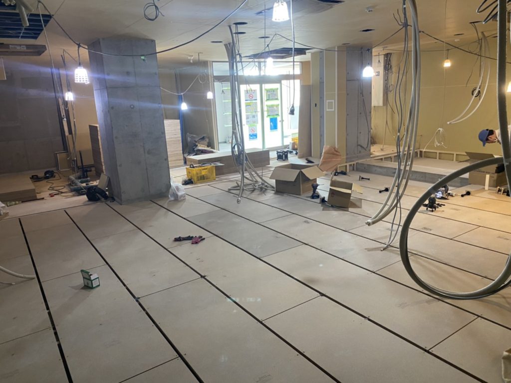 神奈川県横浜市青葉区　ビル置床工事