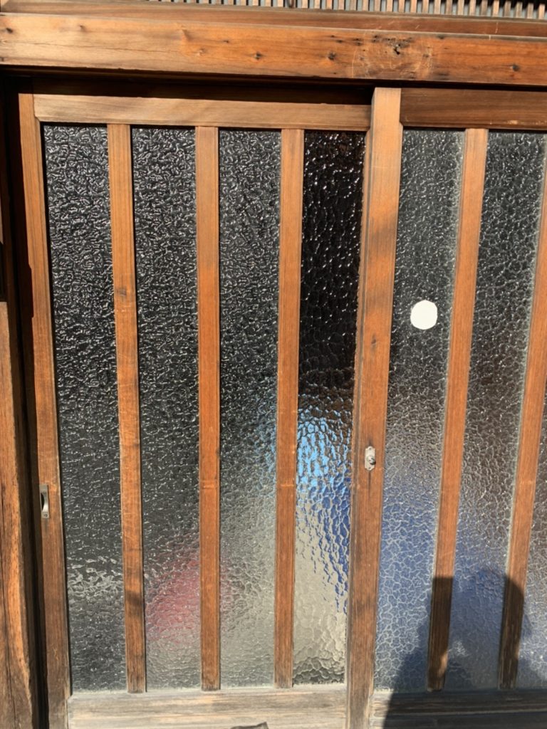 愛知県大府市　デザイン硝子取替工事　玄関引戸