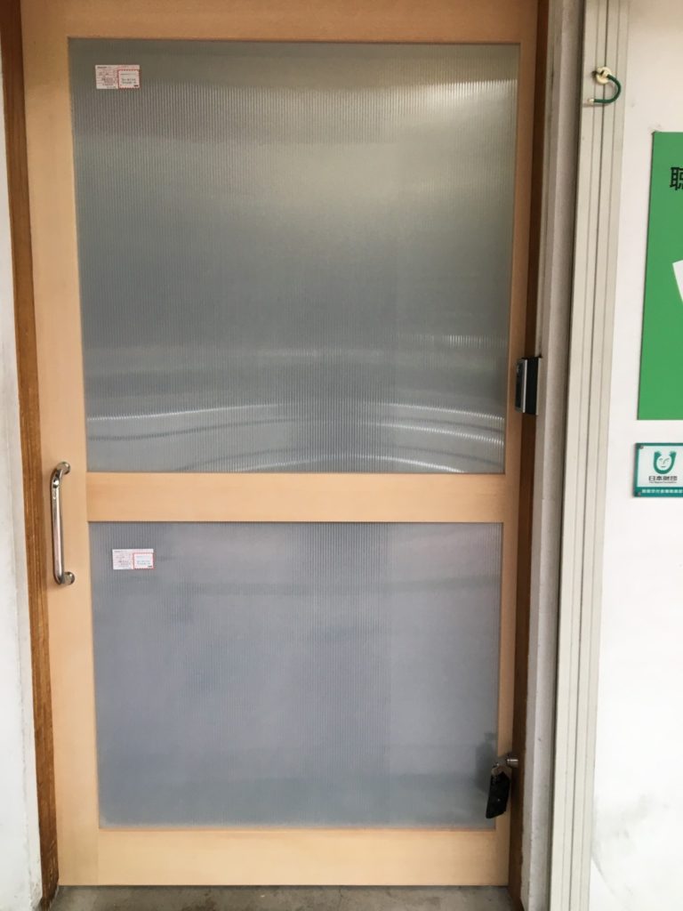 愛知県名古屋市熱田区　ドアリフォーム工事　オーダー品木製建具