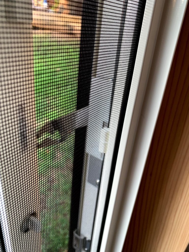 愛知県大府市　網戸取付工事・ドアストッパー金具工事
