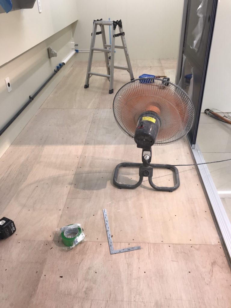 千葉県松戸市　店舗の置床工事