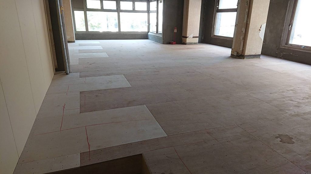 神奈川県厚木市　ビル置床工事