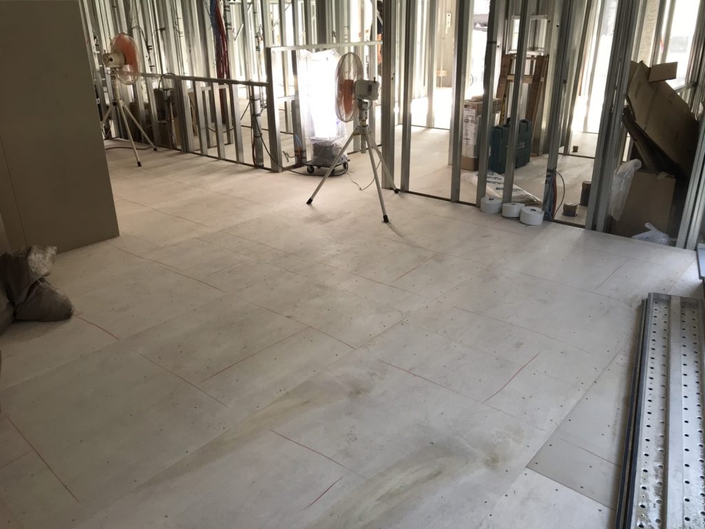 神奈川県横浜市金沢区　クリニック置床工事