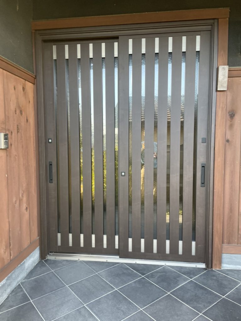 愛知県知多郡東浦町　玄関引戸取替工事　