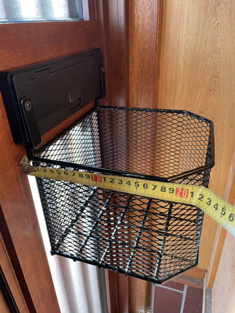 愛知県豊明市　玄関ドアのパーツ取付工事