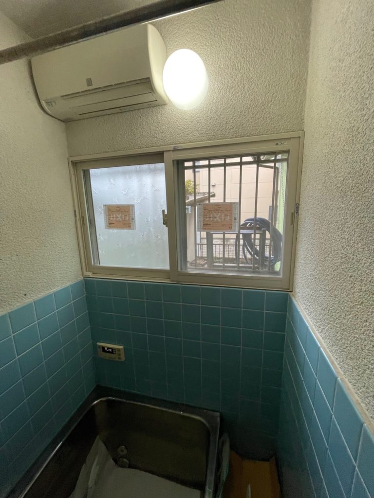 名古屋市名東区　浴室の二重窓取付工事　