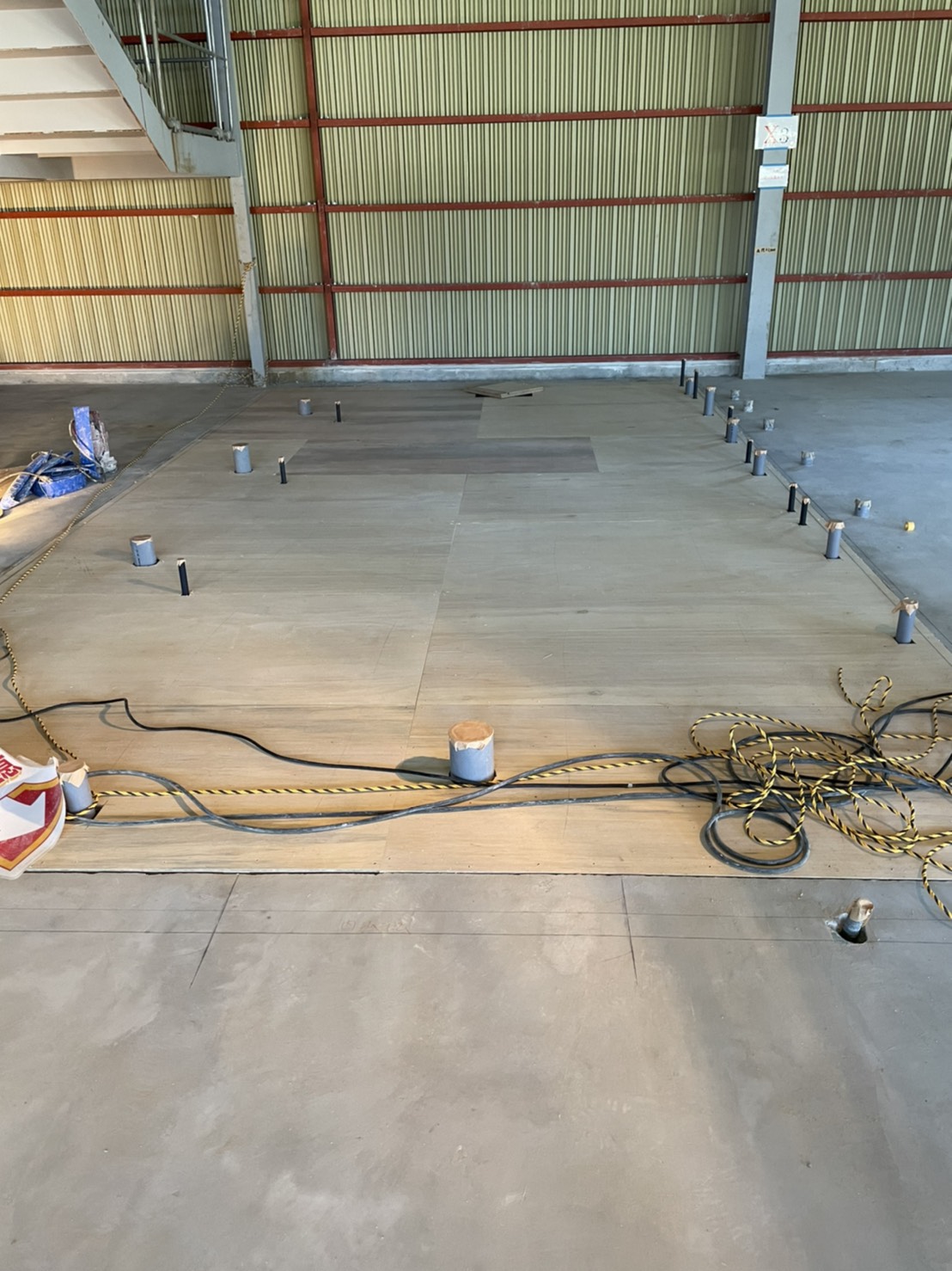 東京都町田市　新築建物の置床工事