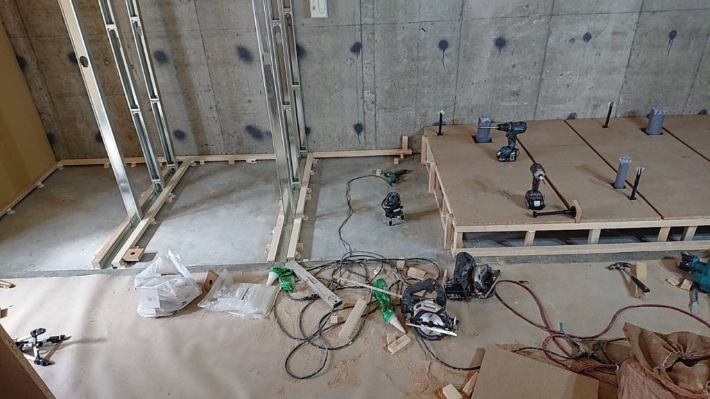 東京都豊島区巣鴨　トレーニングスタジオの置床工事