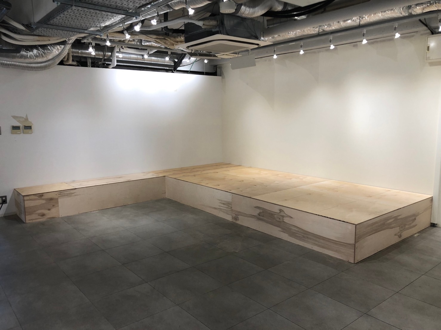 東京都渋谷区　ビルの置床工事