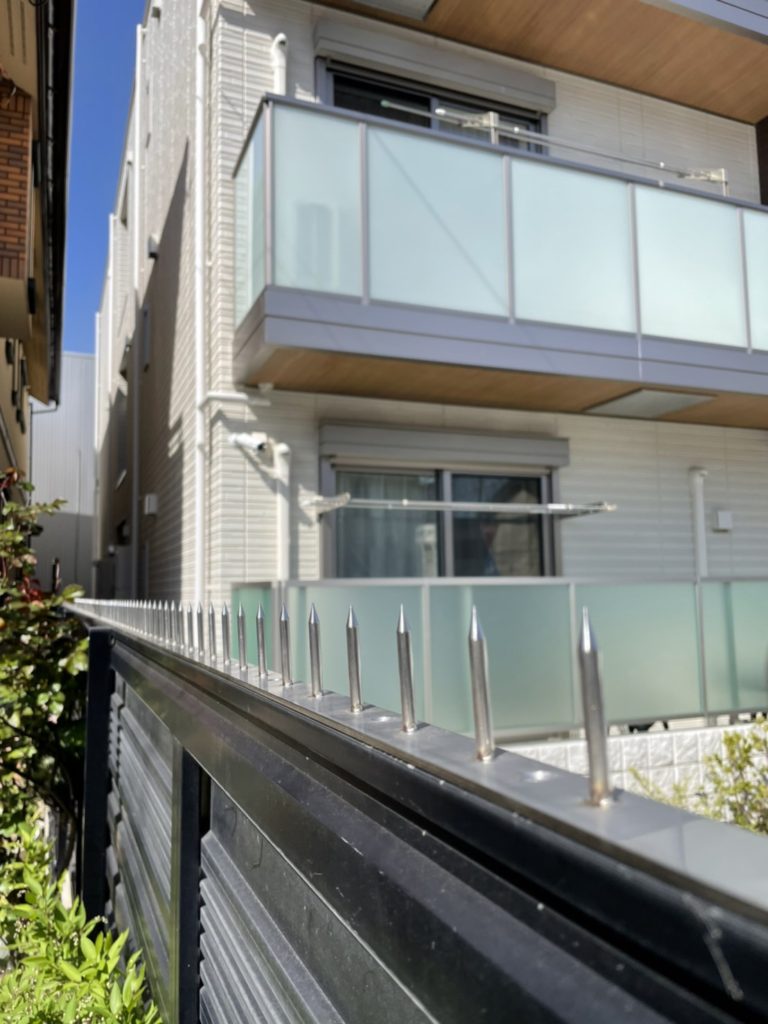 愛知県名古屋市北区　マンション防犯対策のフェンス取付工事