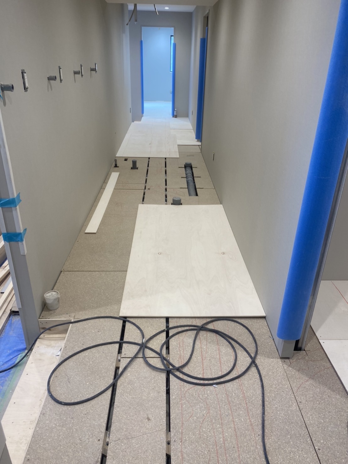 神奈川県座間市　置床工事