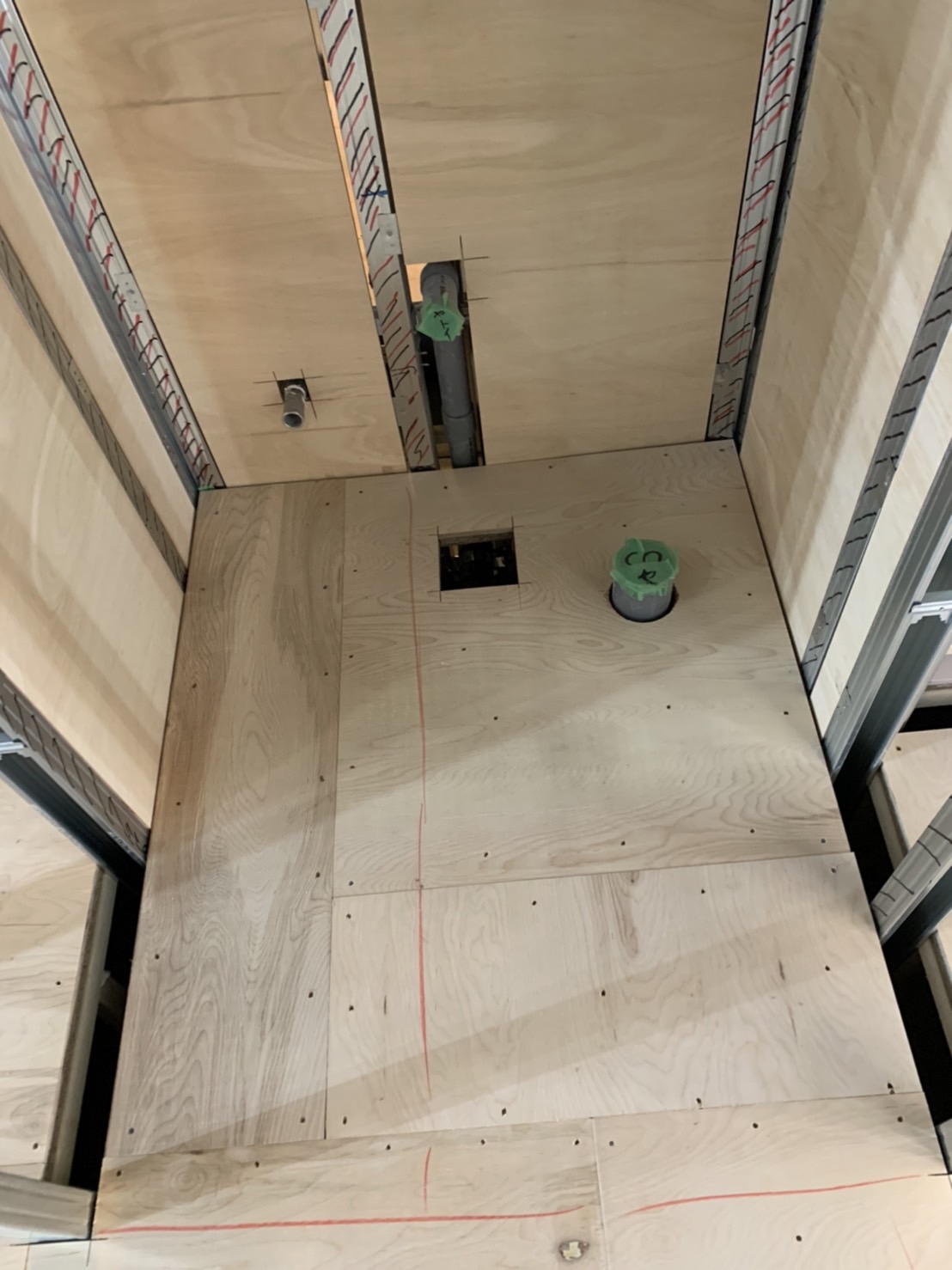 神奈川県横浜市緑区　スポーツジムの置床工事