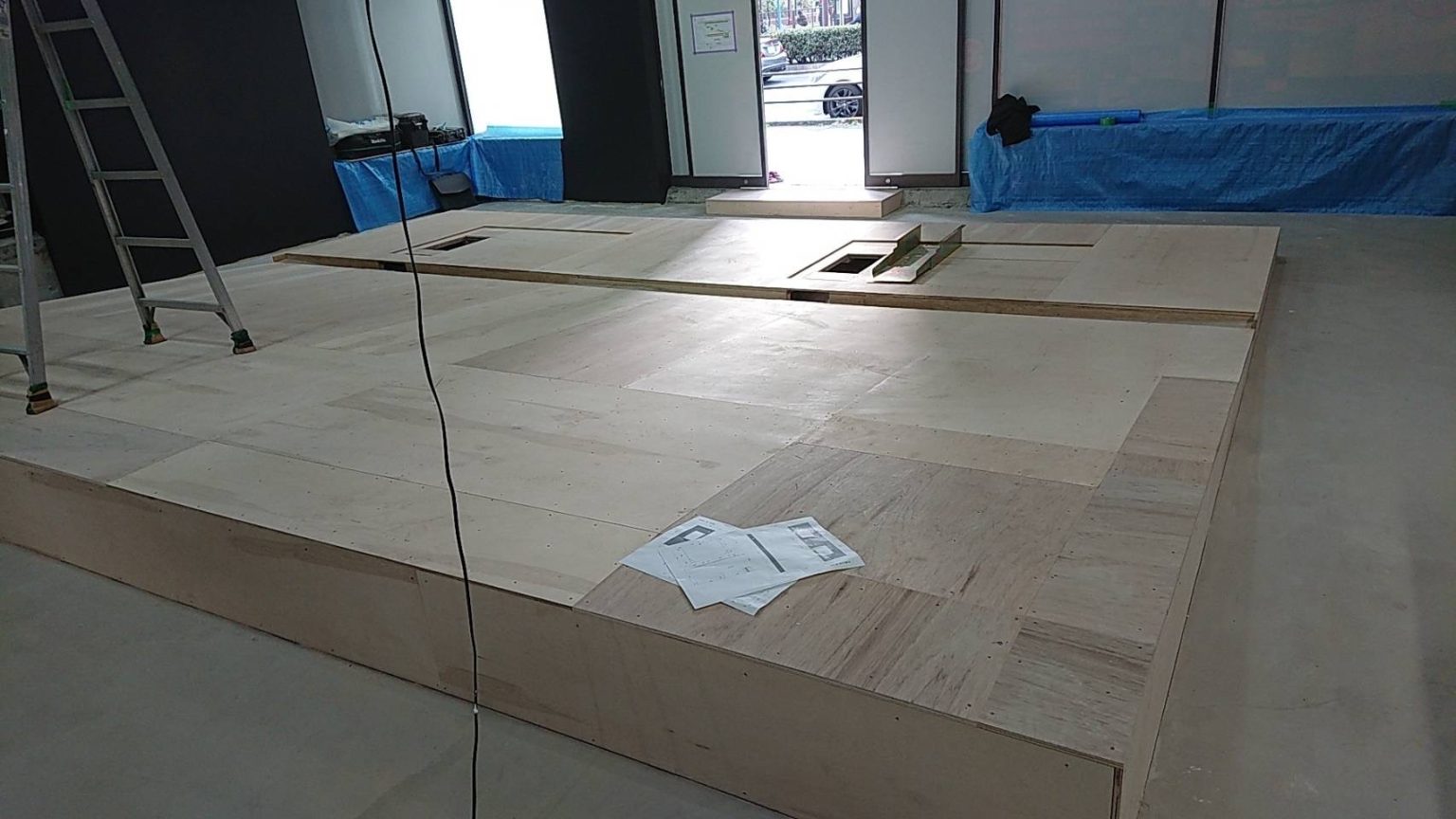 東京都港区　ゴルフスタジオの置床工事