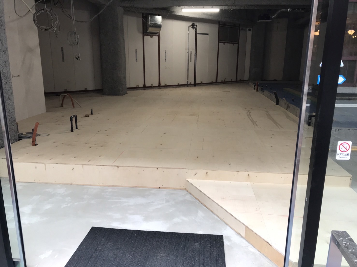 東京都千代田区　ビルテナント置床工事