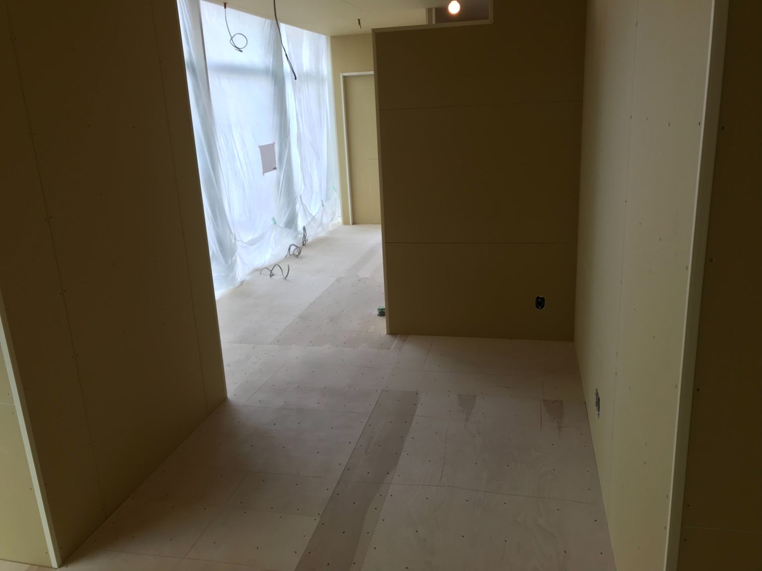 神奈川県横浜市神奈川区　クリニック置床工事