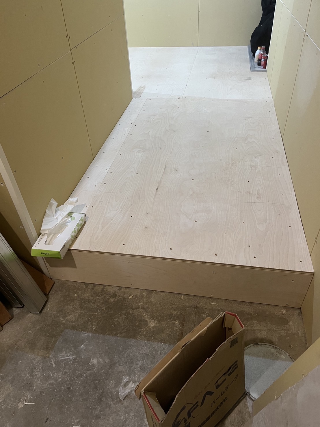 東京都三鷹市　サロン置床工事