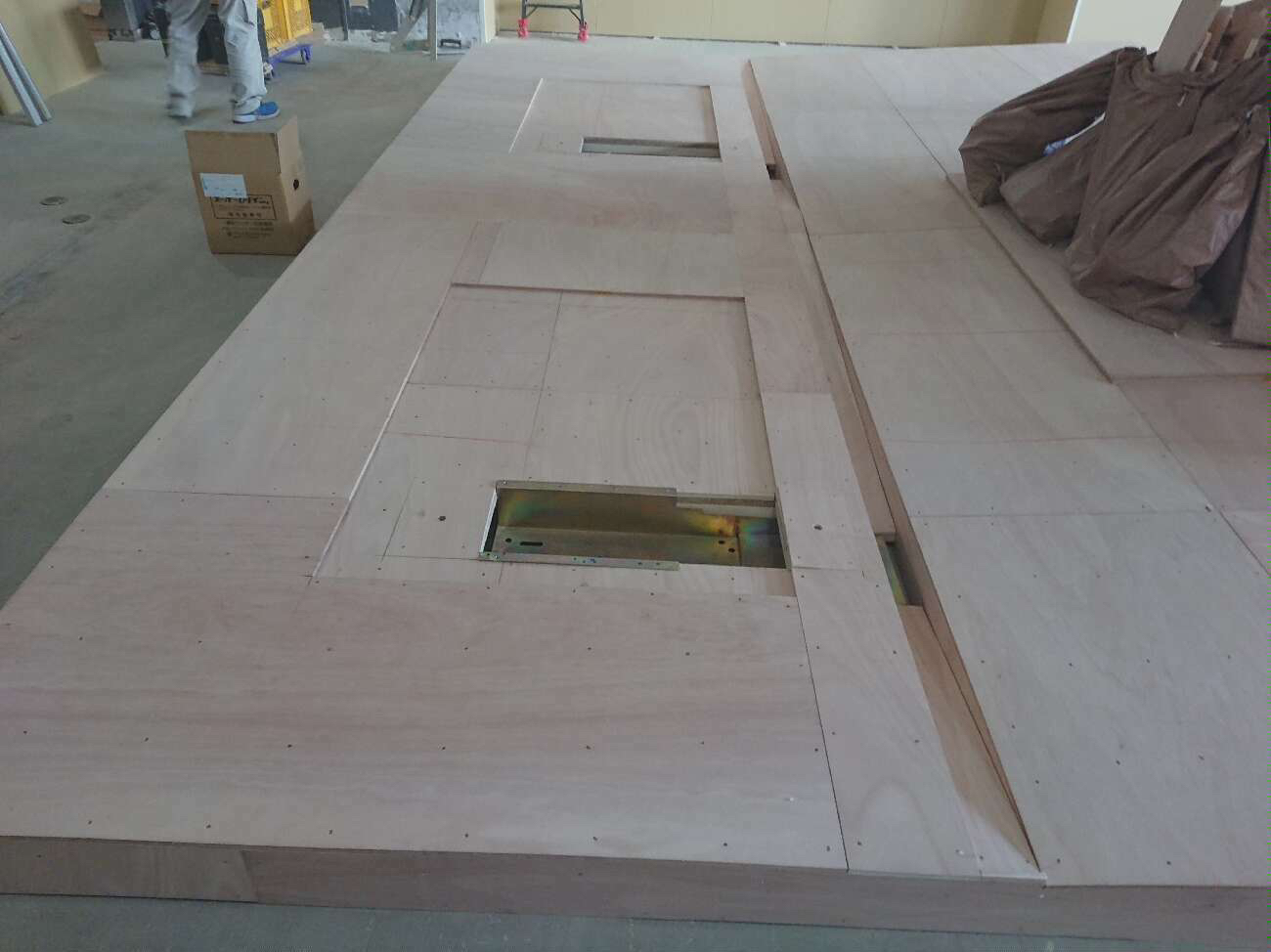 東京都墨田区　インドアゴルフ練習場の置床工事