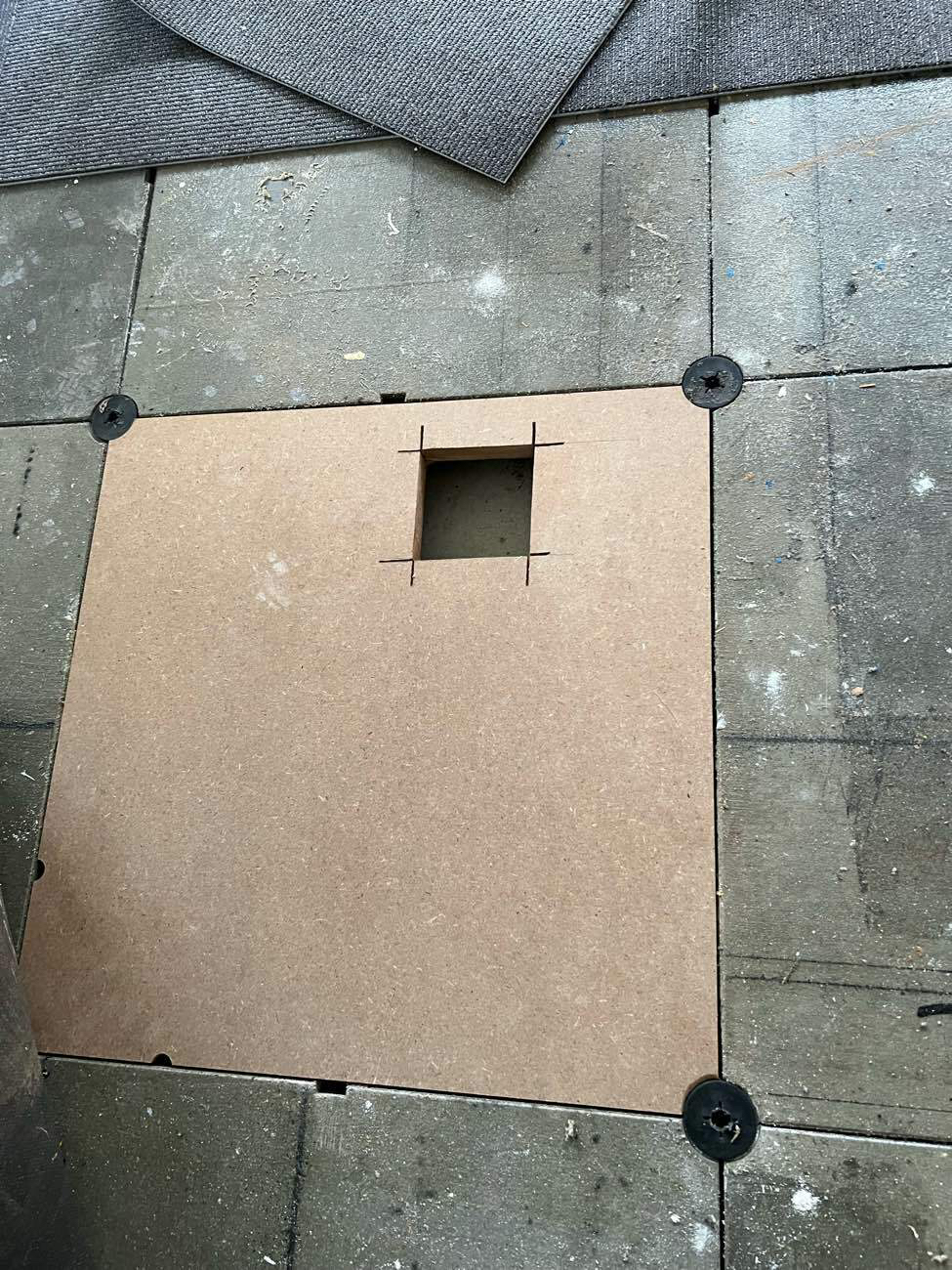 東京都新宿区　店舗の置床工事