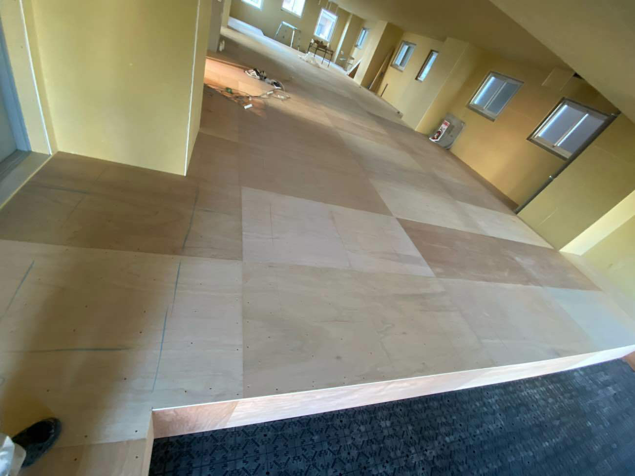 千葉県船橋市　ビル置床工事