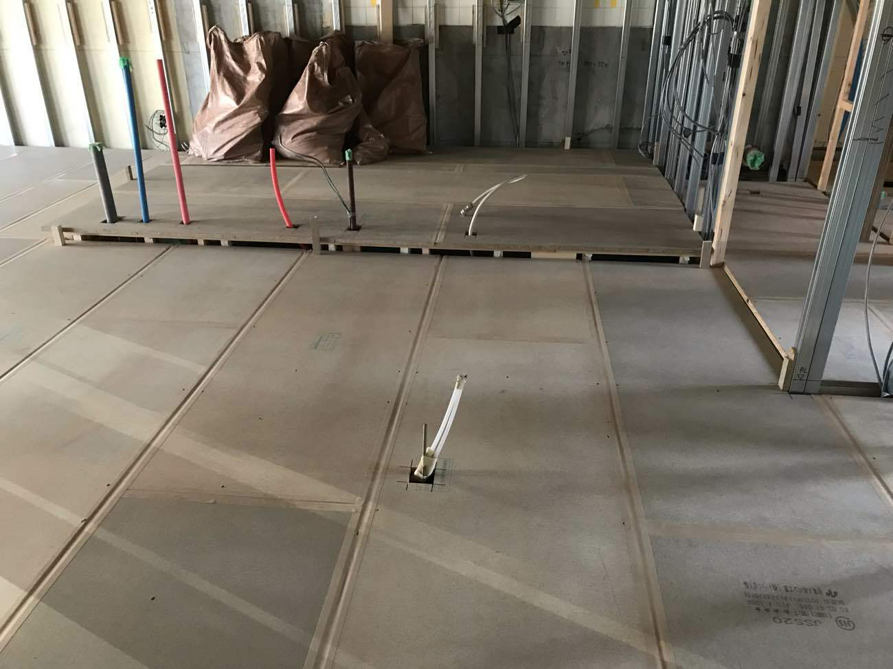 神奈川県横浜市西区　マンション置床工事