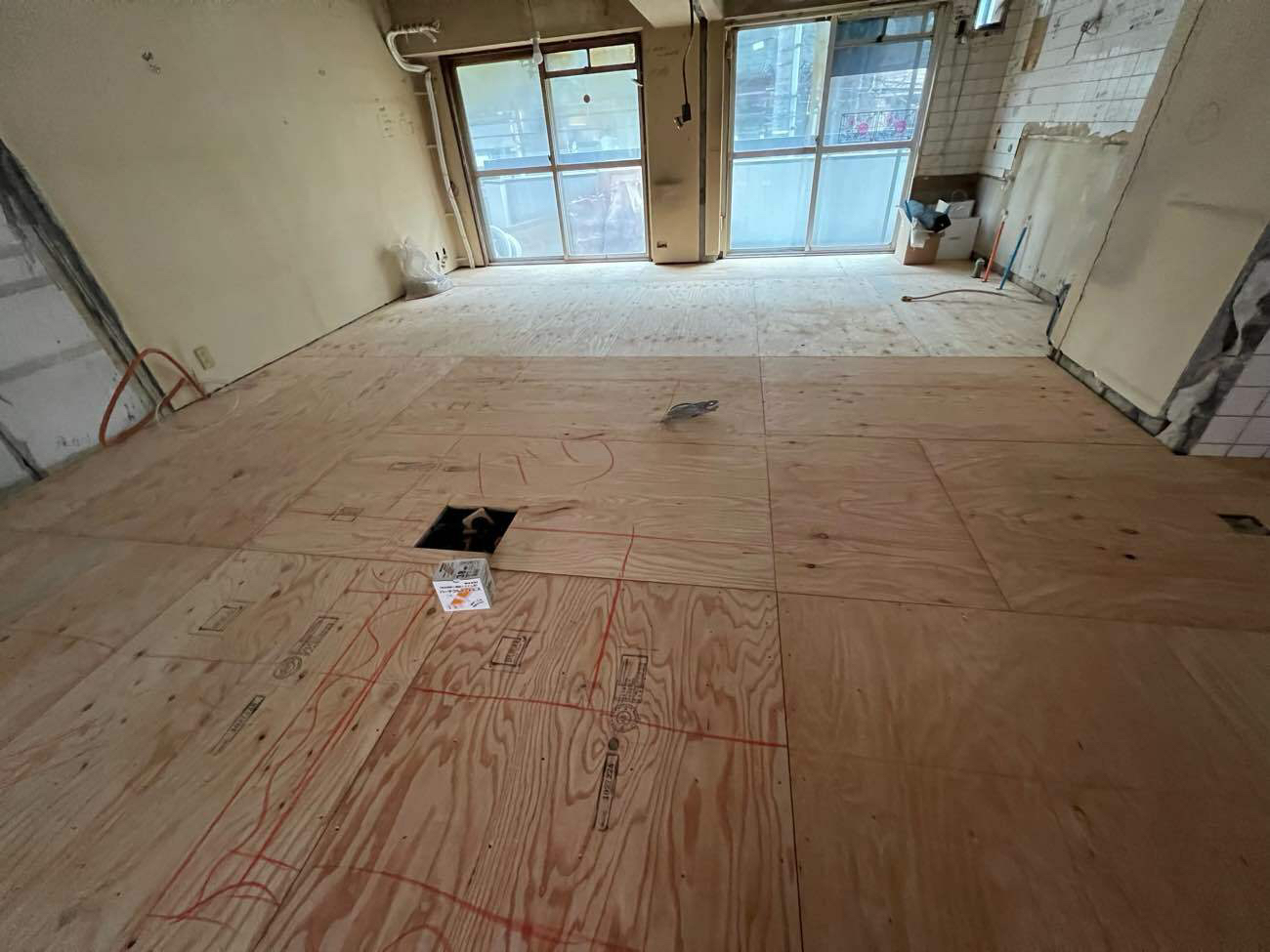 東京都渋谷区恵比寿　マンションの1日置床工事