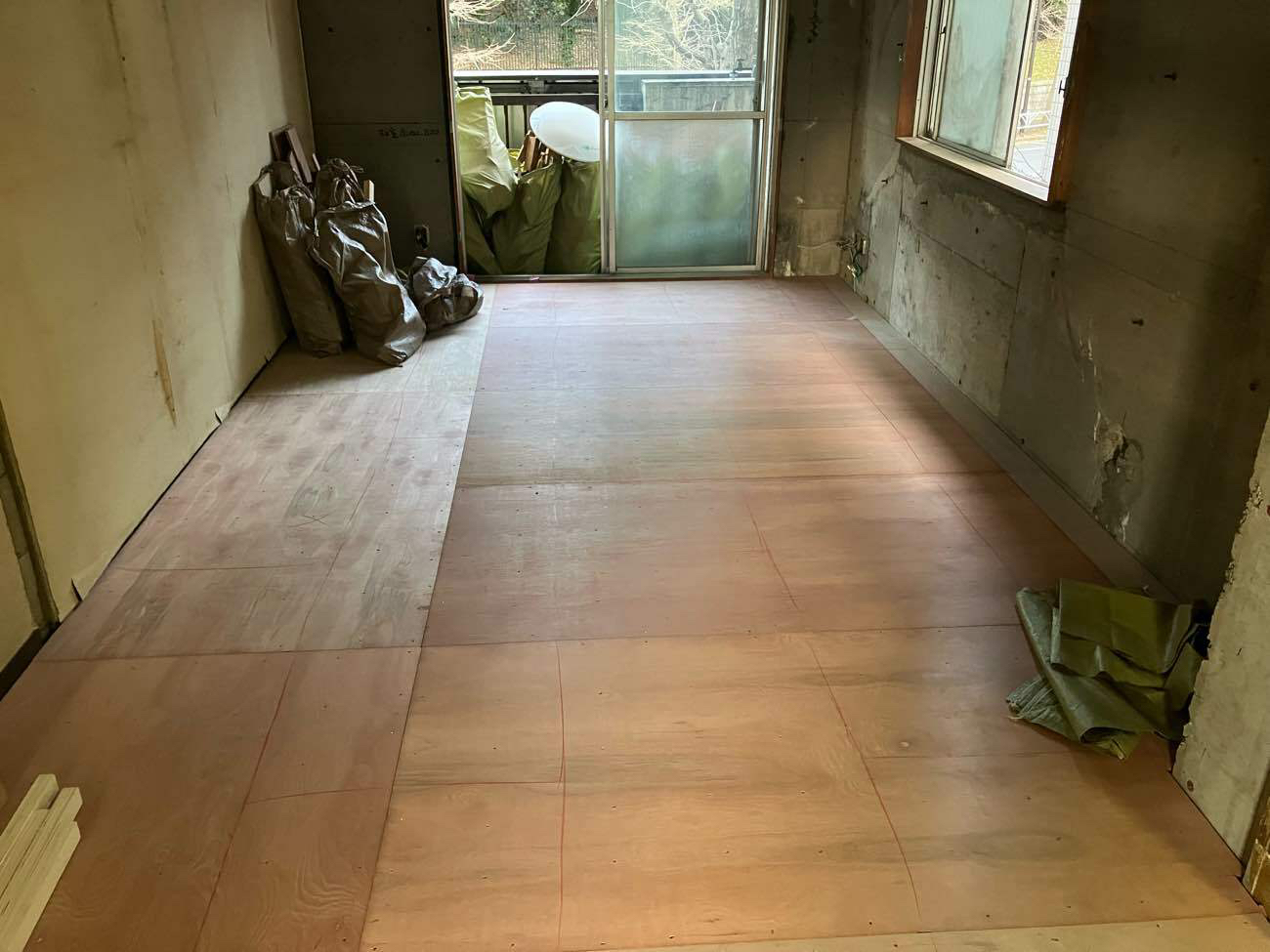 東京都渋谷区　マンション置床工事を行いました。