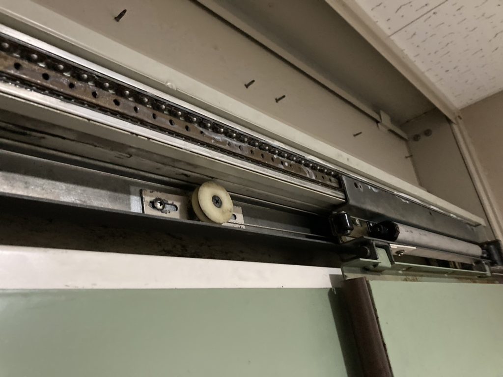 愛知県大府市　引戸の修理工事