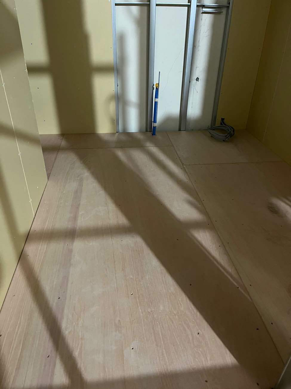 神奈川県横浜市戸塚区　店舗の置床工事