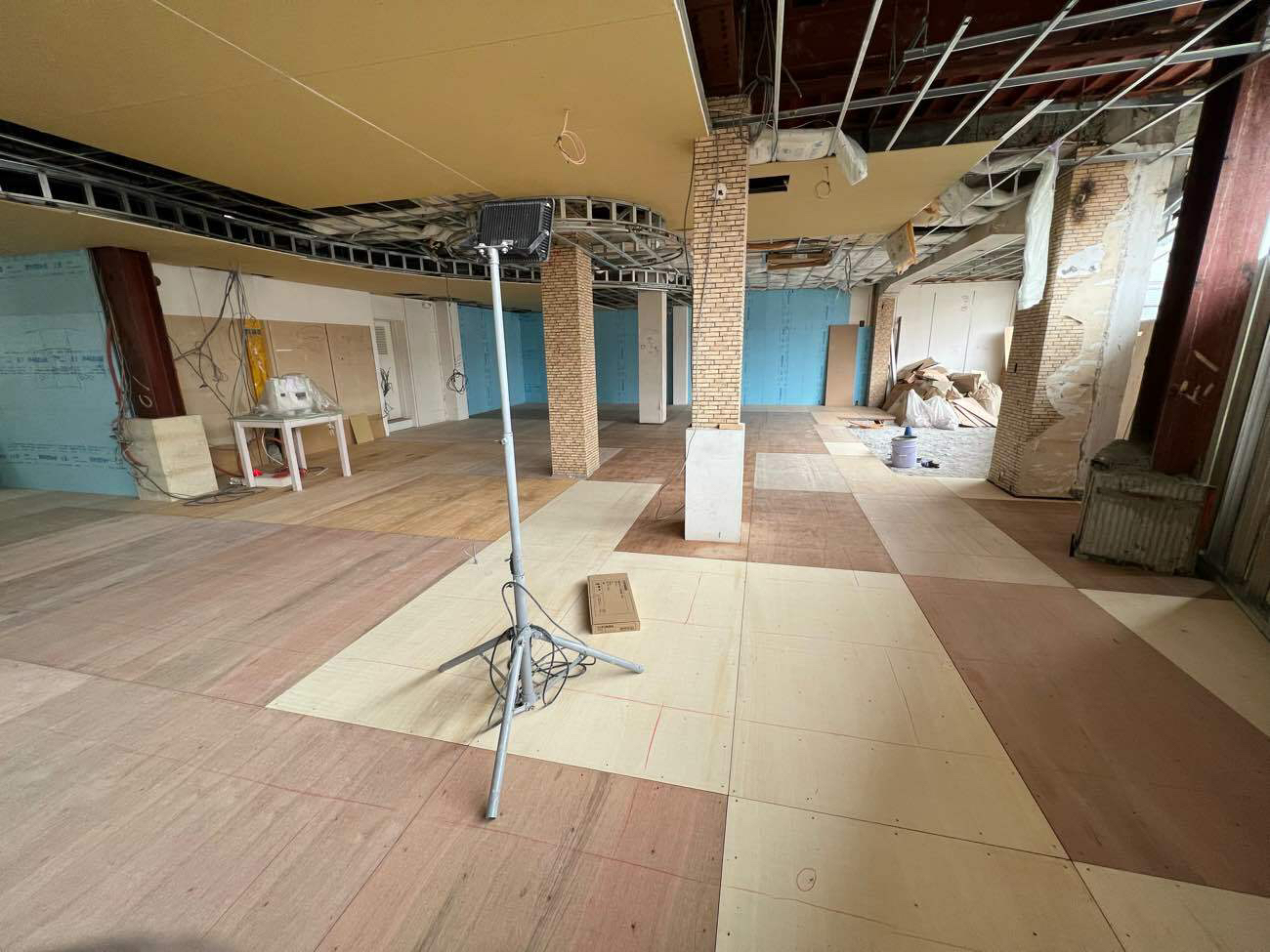 神奈川県横浜市金沢区　店舗の置床工事