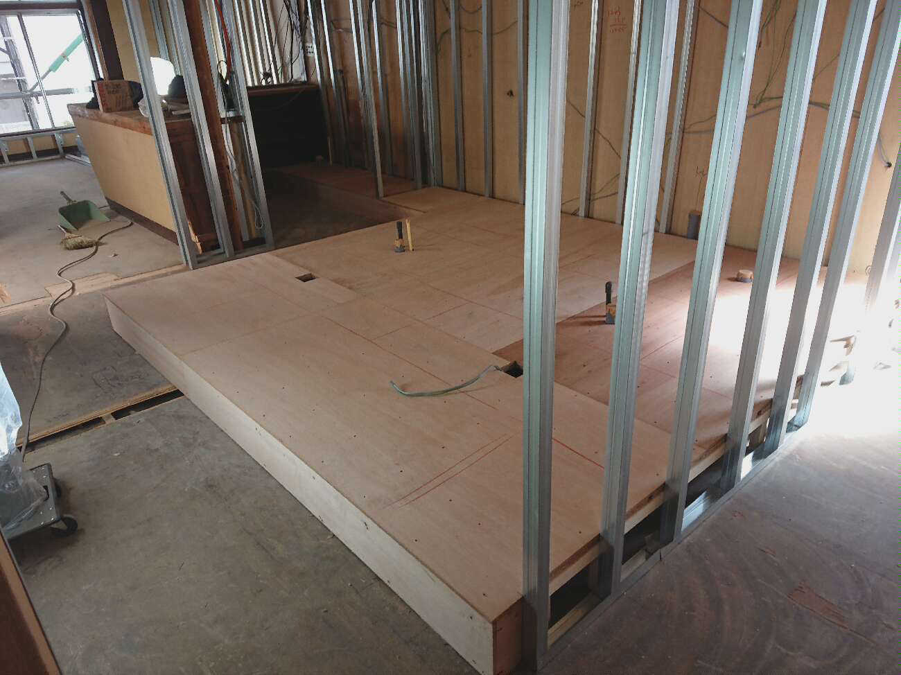 東京都大田区　美容院の置床工事