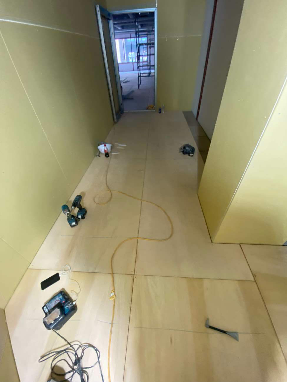 東京都武蔵野市　店舗の置床工事