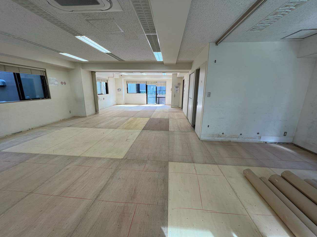 東京都渋谷区　店舗の置床工事