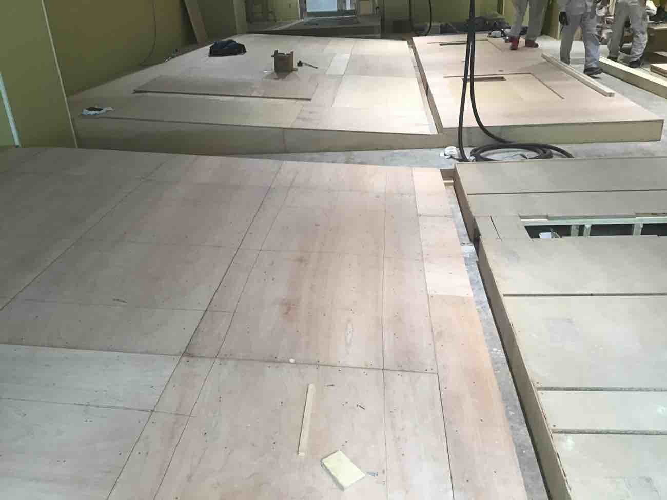 東京都新宿区　インドアゴルフ練習場置床工事