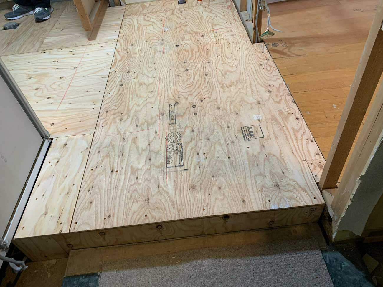 東京都港区　マンション1日置床工事