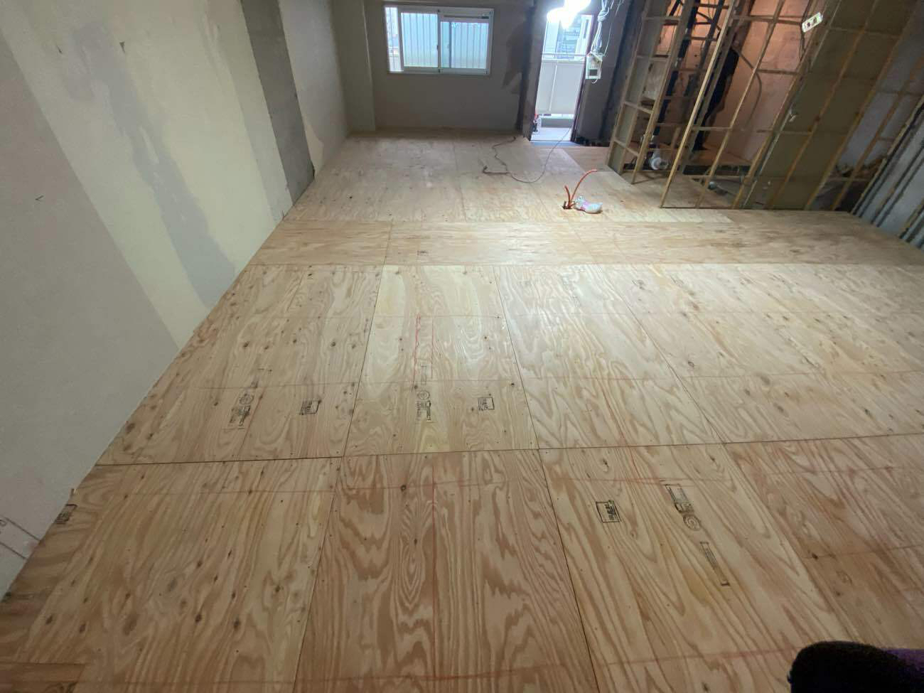 東京都港区にてマンション1日置床工事を行いました。