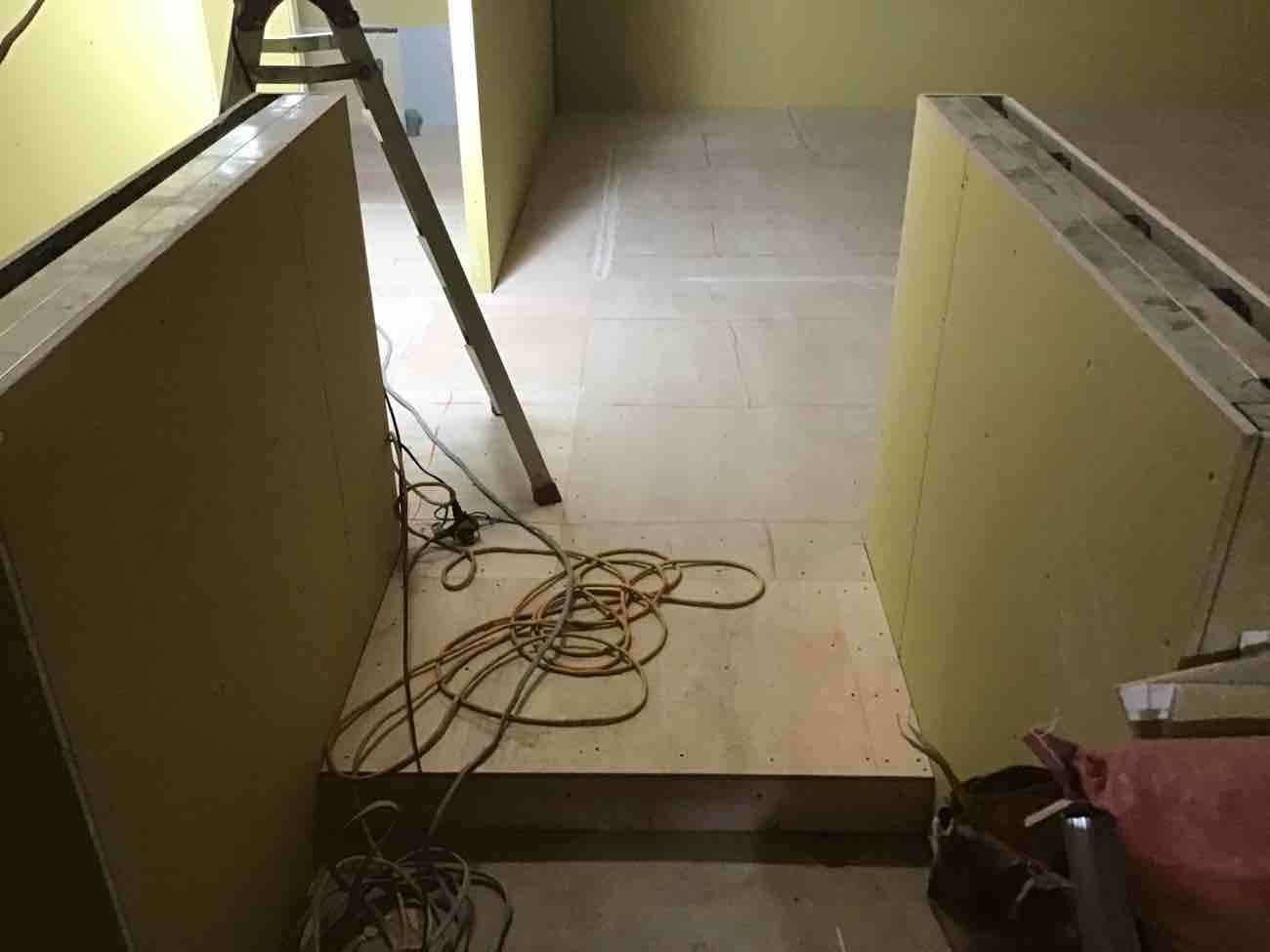 茨城県土浦市　ビル改修置床工事