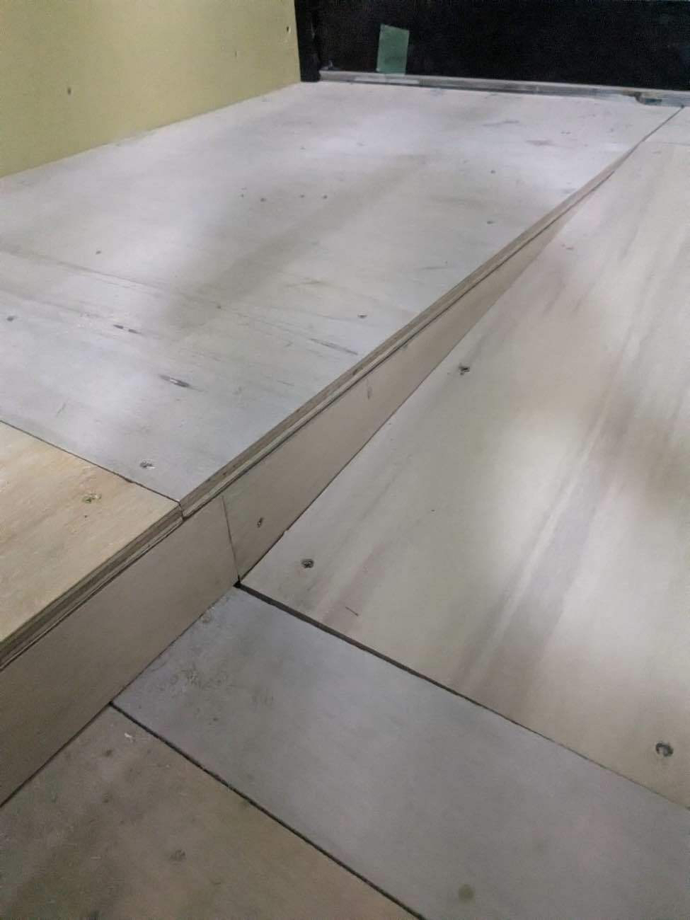 東京都千代田区　店舗の置床工事