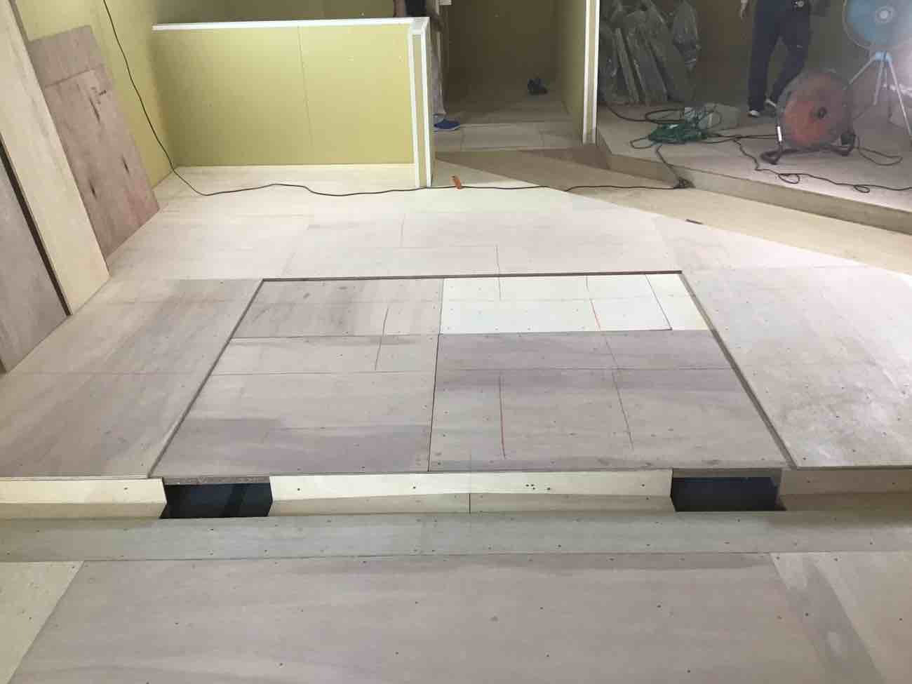 東京都江戸川区　店舗の置床工事